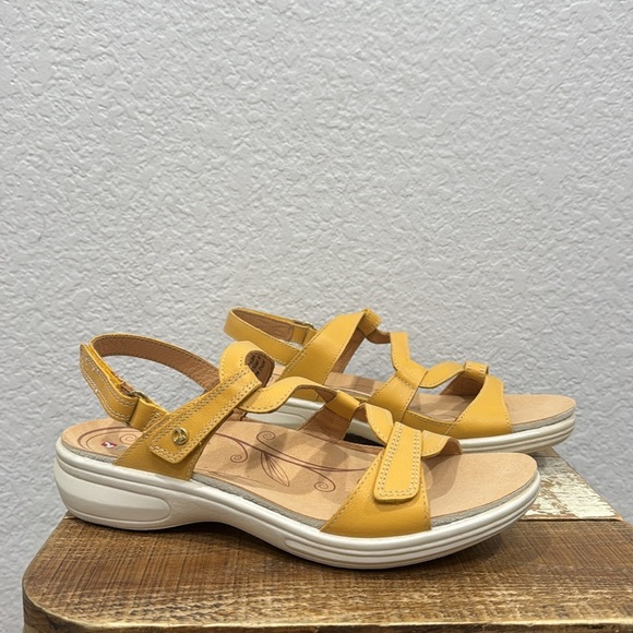 Revere Emerald Leather Sandals Mustard Size 8 - Picture 2 of 10